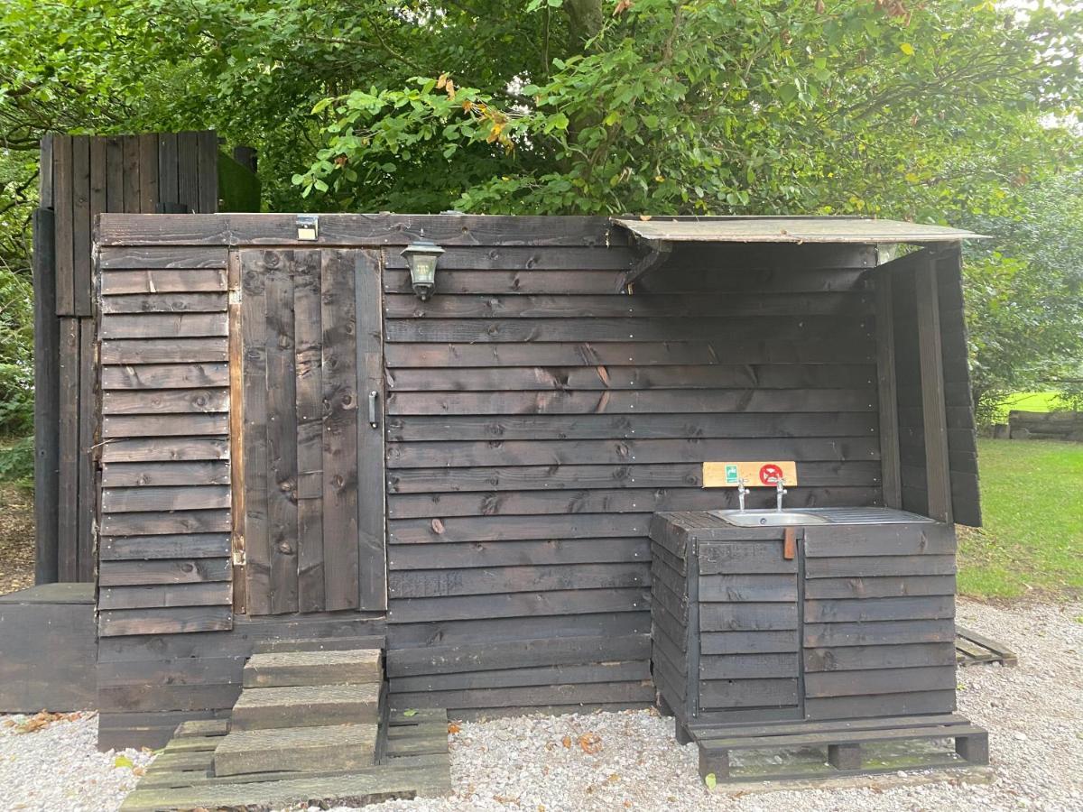 The Shepherd'S Hut - Wild Escapes Wrenbury Off Grid Glamping - Ages 12 And Over Baddiley Exterior foto