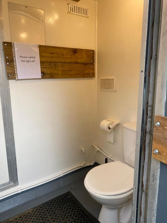 The Shepherd'S Hut - Wild Escapes Wrenbury Off Grid Glamping - Ages 12 And Over Baddiley Exterior foto